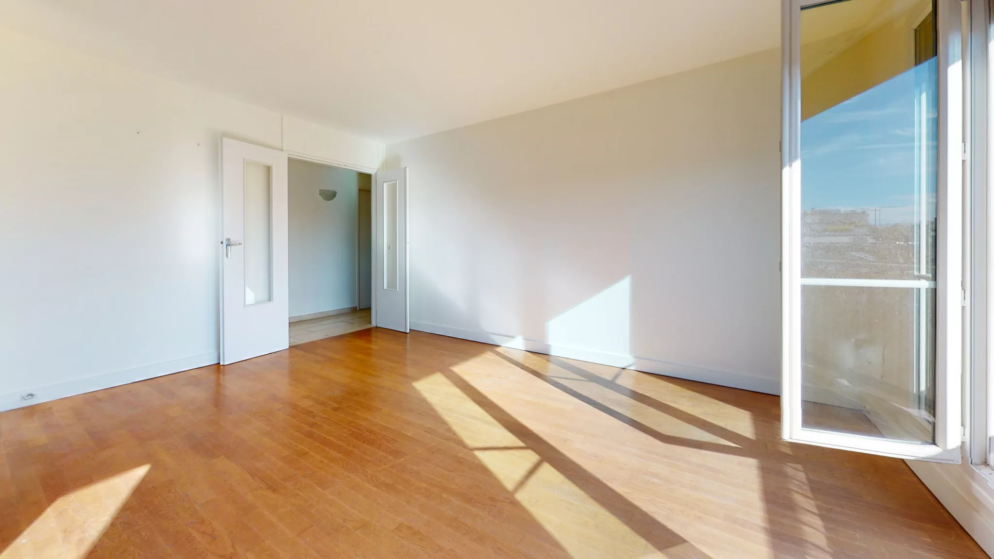 1280-048f0067 Appartement T4 de 76m2 + Parking + Cave + Balcon à Asnières-sur-Seine