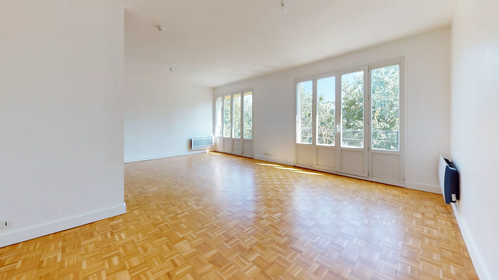 1282-e7f9107b Appartement T5 de 92m2 + Cave à Suresnes