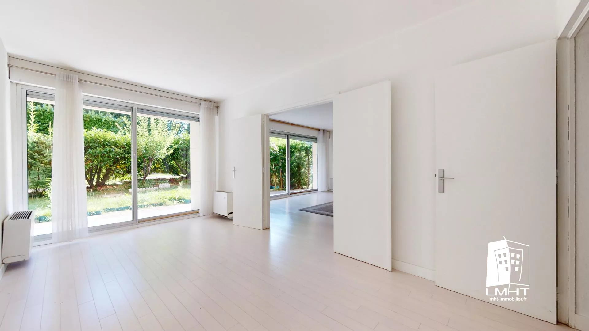 fr92-309-90bd2139 Appartement T5 de 132m2 + Parking + Cave + Terrasse à Sèvres