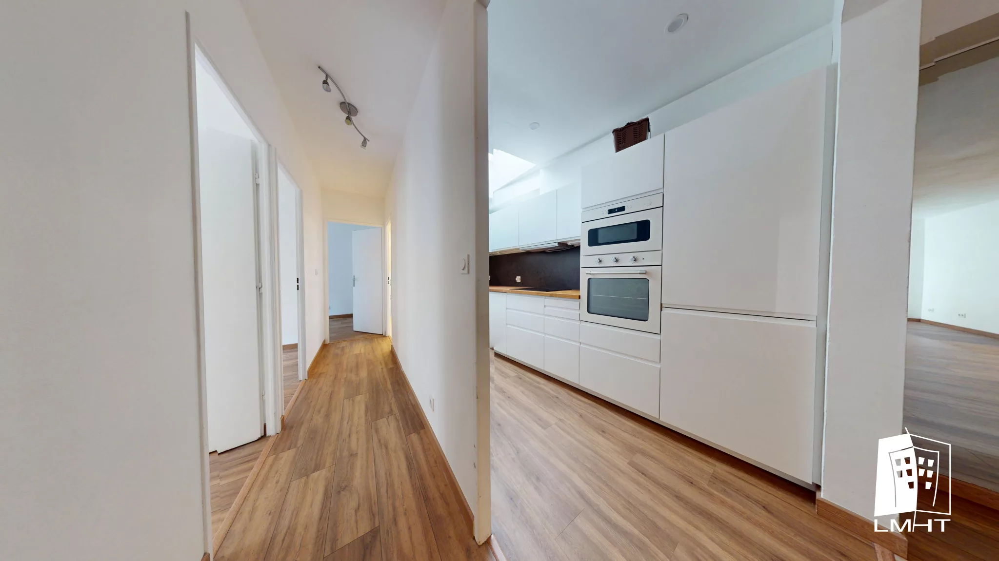 fr92-388-f17a4e51 Appartement T4 de 82m2 + Parking + Cave + Terrasse à Sèvres
