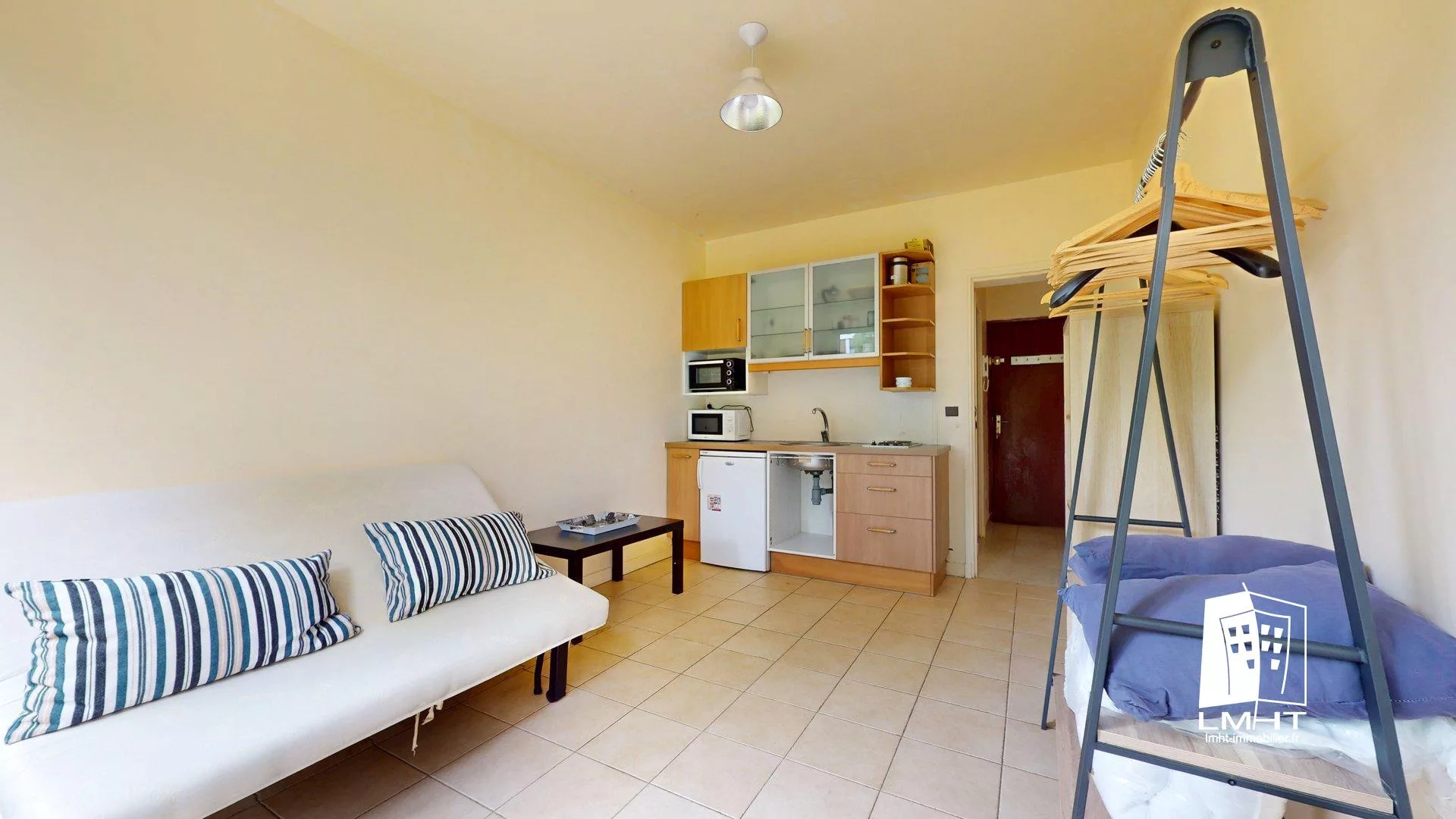 fr78-398-09421c7f Studio de 19m2 + Terrasse à Le Chesnay