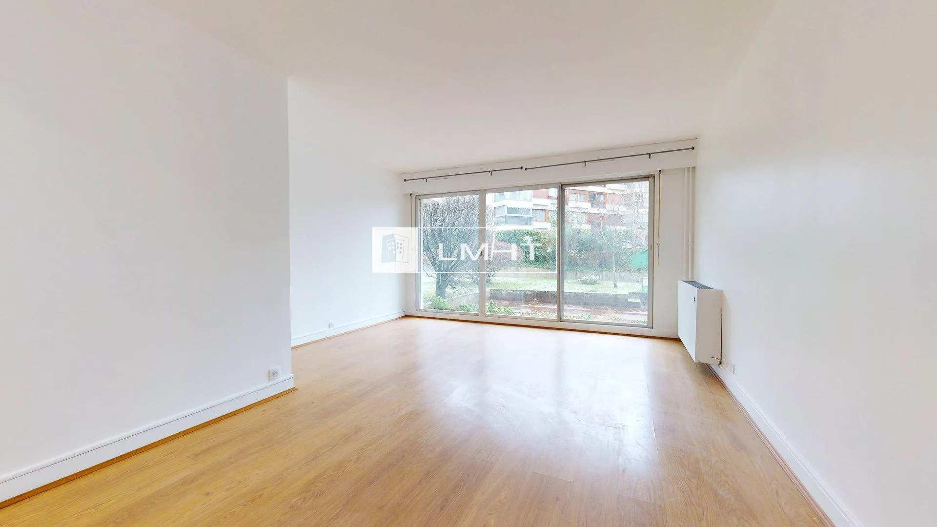 fr78-453-0408c62d Studio de 32m2 + Parking + Cave à Le Chesnay