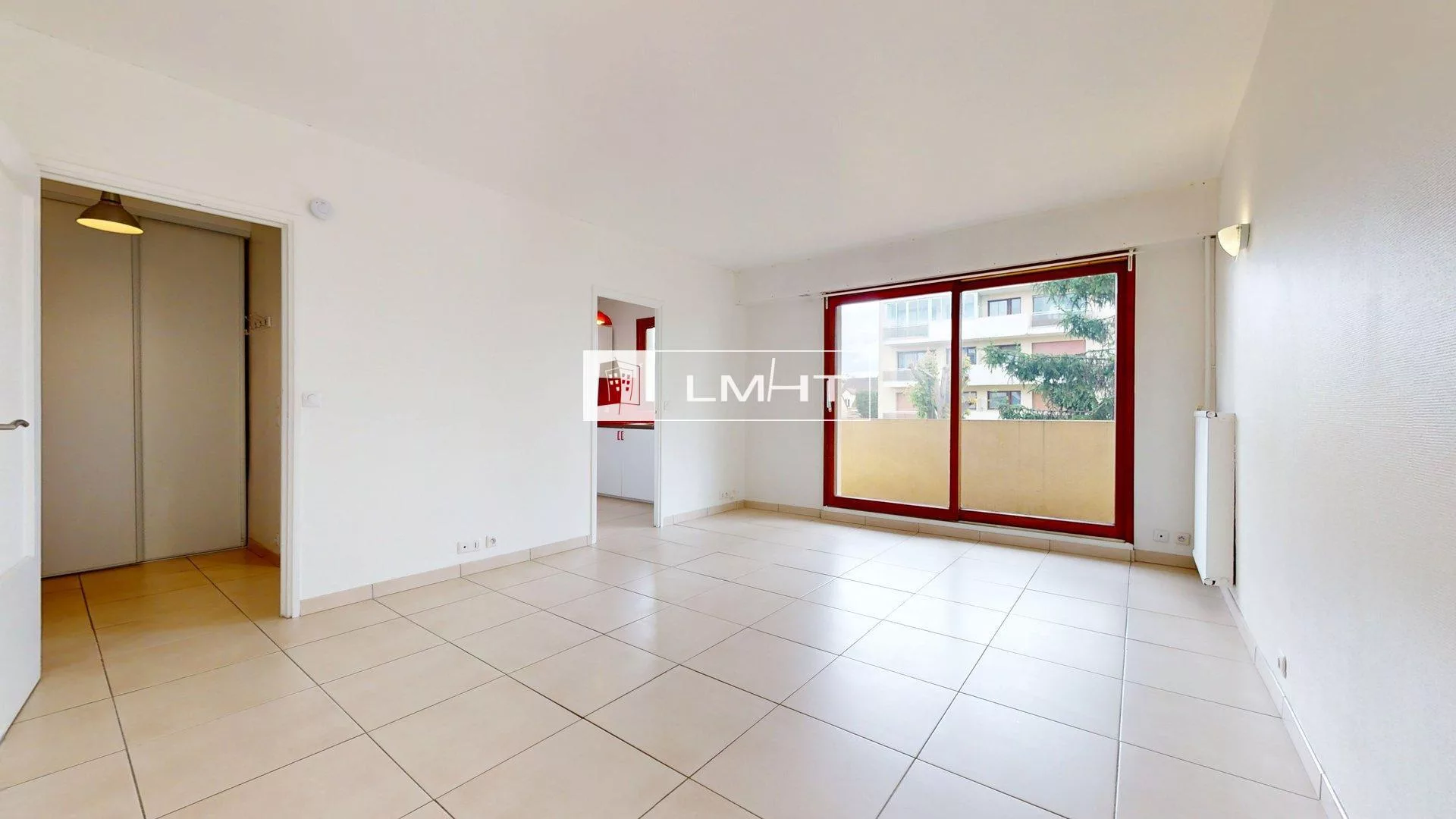 fr92-493-d24ff703 Studio de 32m2 + Parking + Cave + Terrasse à Rueil-Malmaison